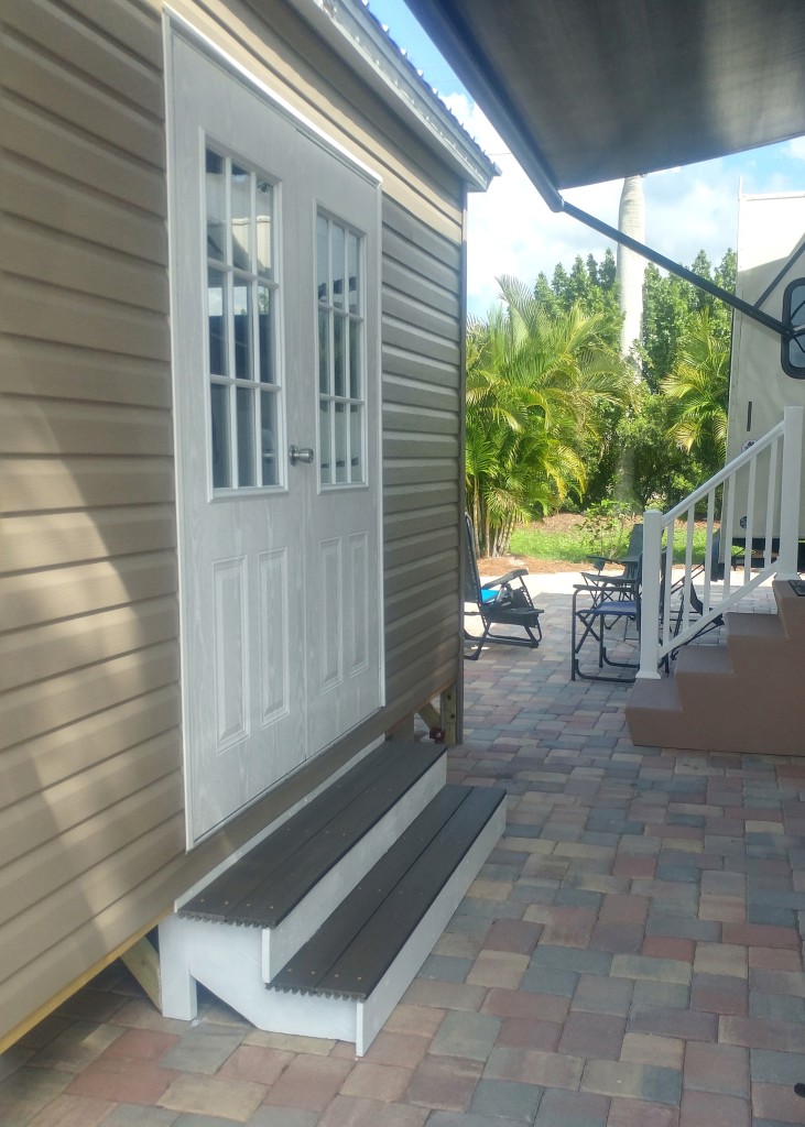 Our entrance "alley"